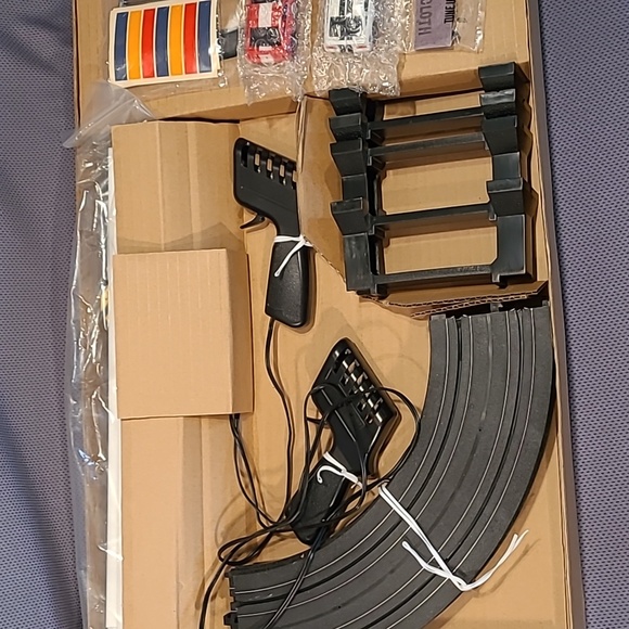 2006 Life Like Ford Mustang Challenge HO Scale Electric Slot Car Racing Set - Picture 5 of 13